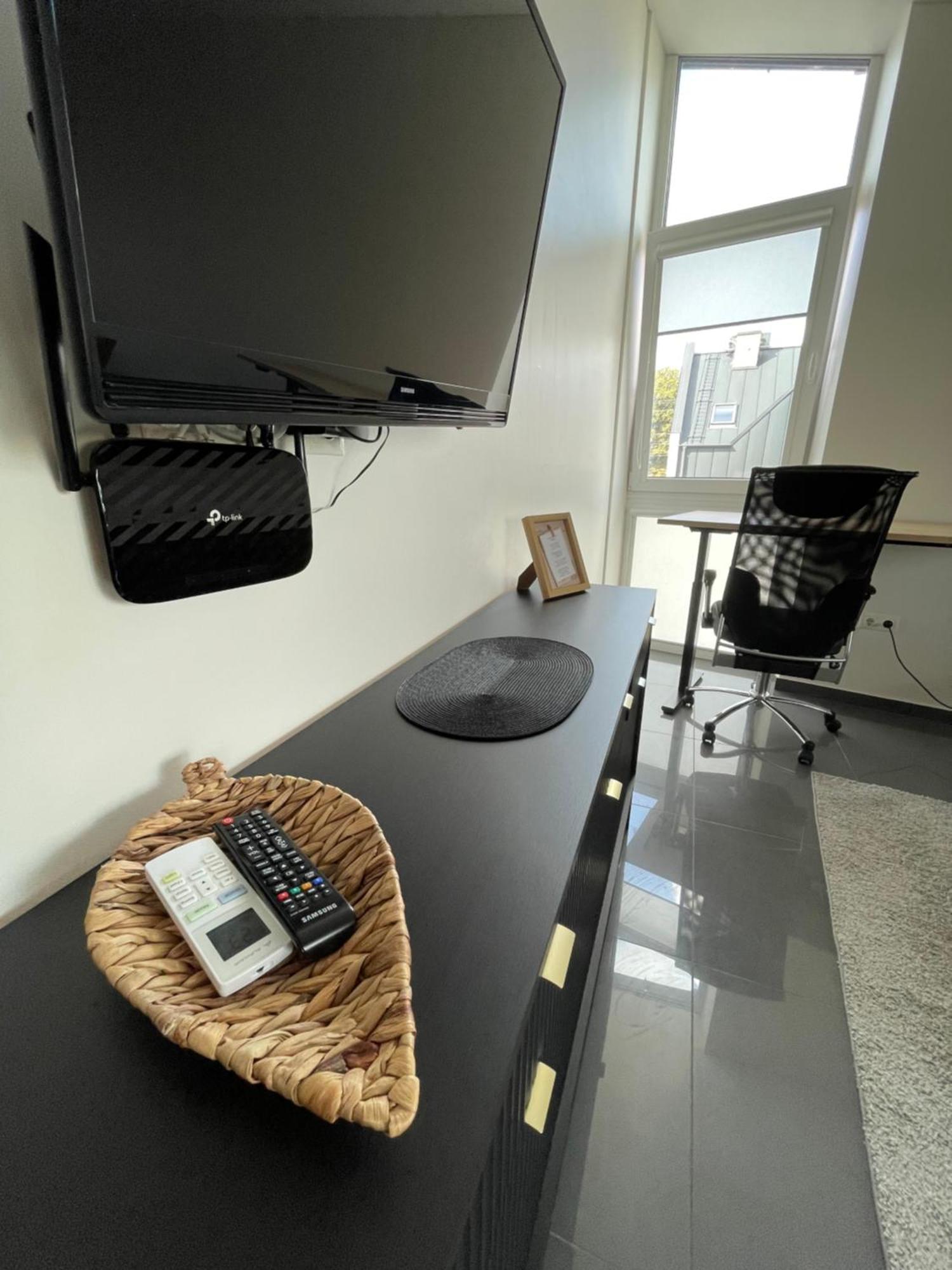 Apartment Krantine - Self Check In Каунас Экстерьер фото